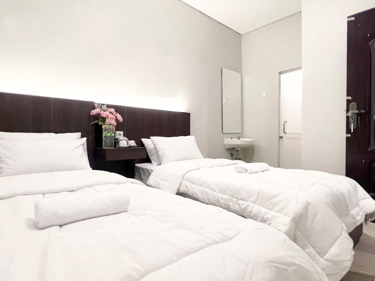 Sleep Studio Hotel City Center Surabaya Exterior photo