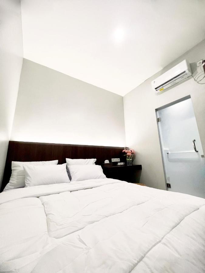 Sleep Studio Hotel City Center Surabaya Exterior photo