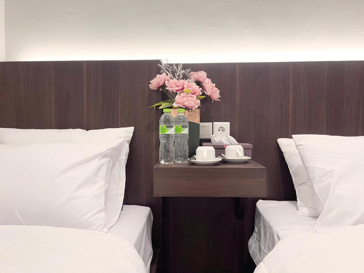 Sleep Studio Hotel City Center Surabaya Exterior photo