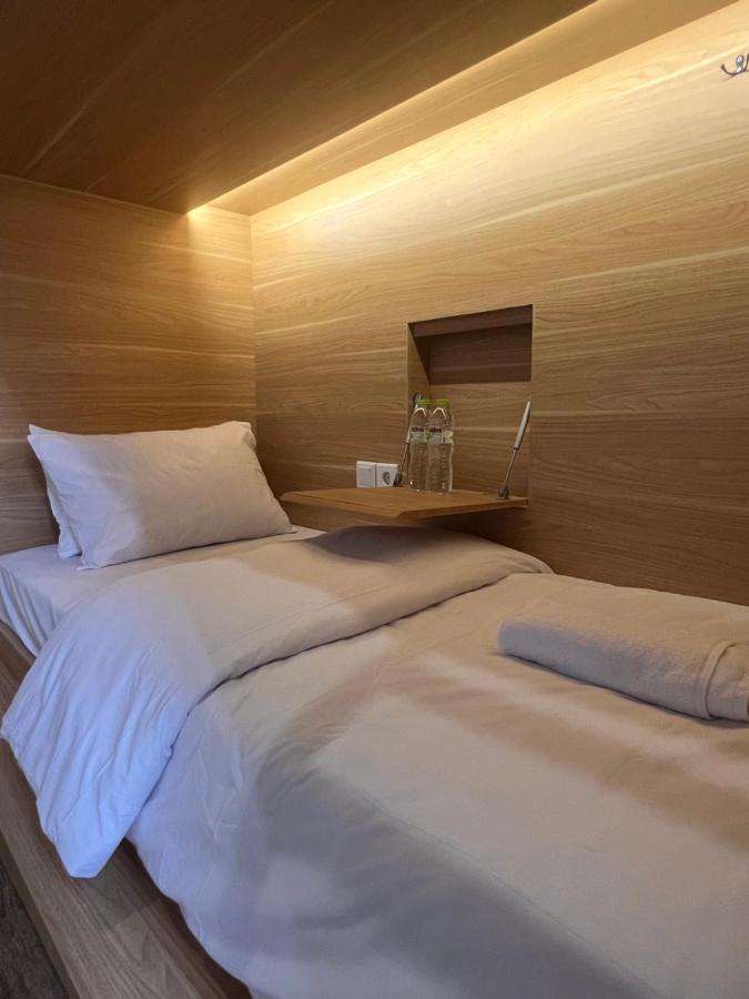 Sleep Studio Hotel City Center Surabaya Exterior photo