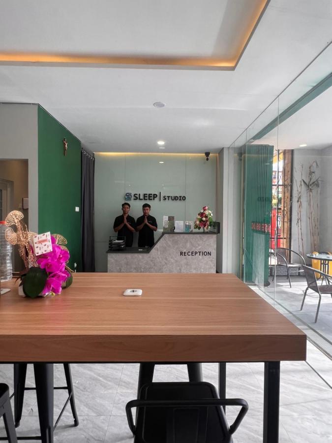Sleep Studio Hotel City Center Surabaya Exterior photo